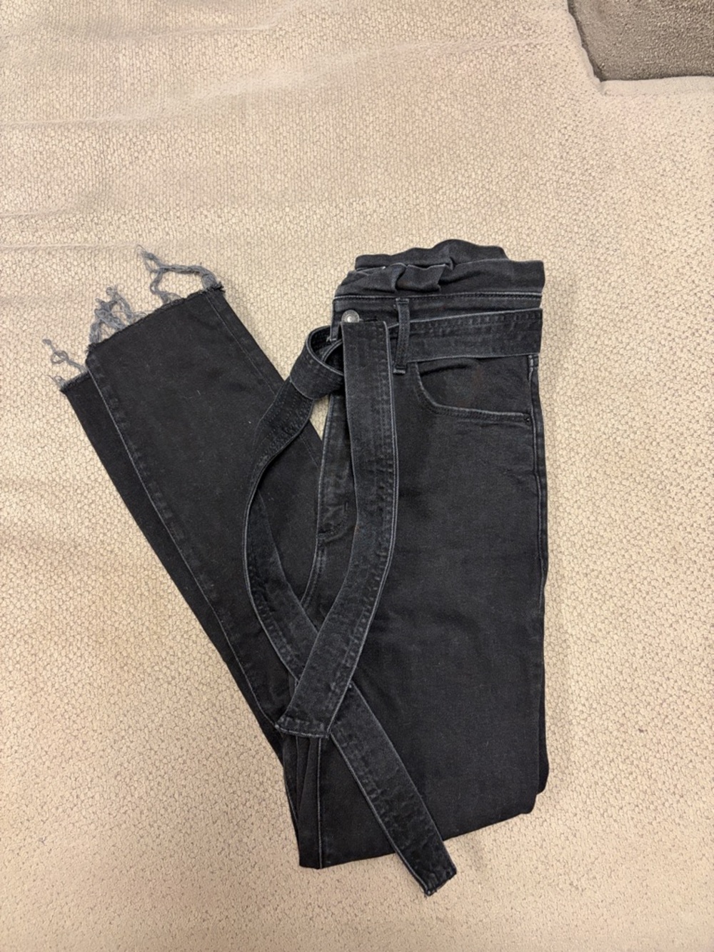 Abercrombie & Fitch Black High-Rise Belted Cropped Jeans
